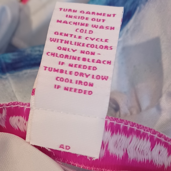 LEOMA LOVEGROVE SIZE LARGE BEACH TOWN BEACH UMBRELLA WITH CHAISE CHAIR PRINT - Picture 4 of 7